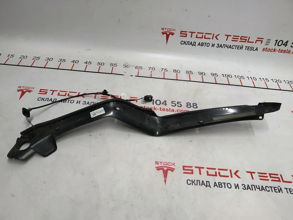 2 Panel with rear right door closing sensor rear (damaged) Tesla model X 1041595-00-F