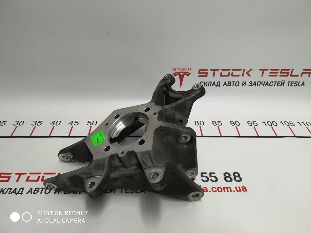 1 Кулак задний левый (цапфа) RWD Tesla model S, model S REST 1042506-00-B