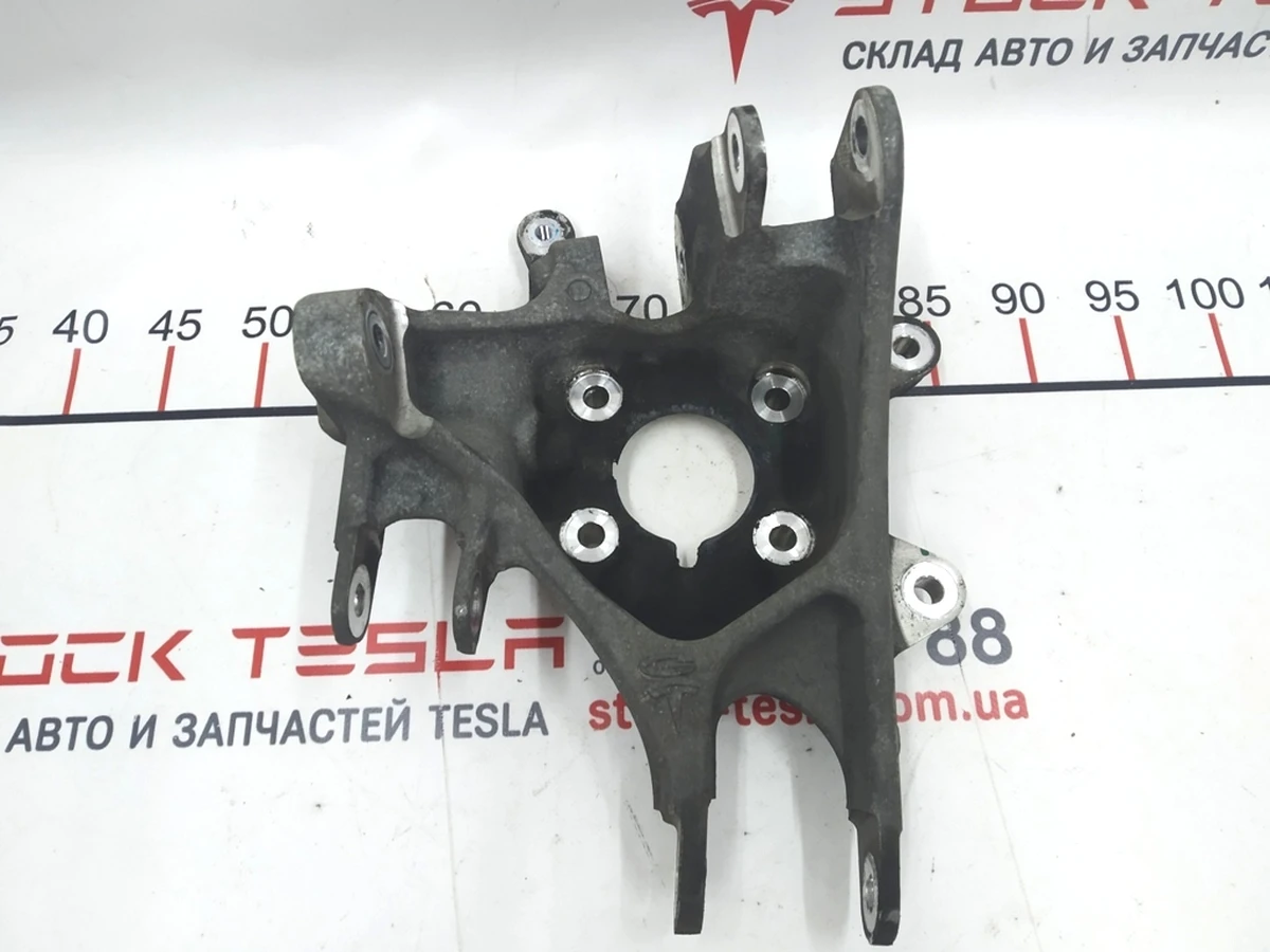 1 Кулак задній правий (цапфа) RWD Tesla S, model S REST 1042507-00-B