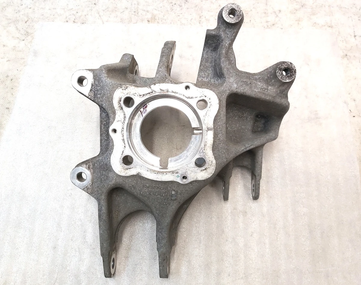 1 Кулак задній правий (цапфа) RWD Tesla S, model S REST 1042507-00-B