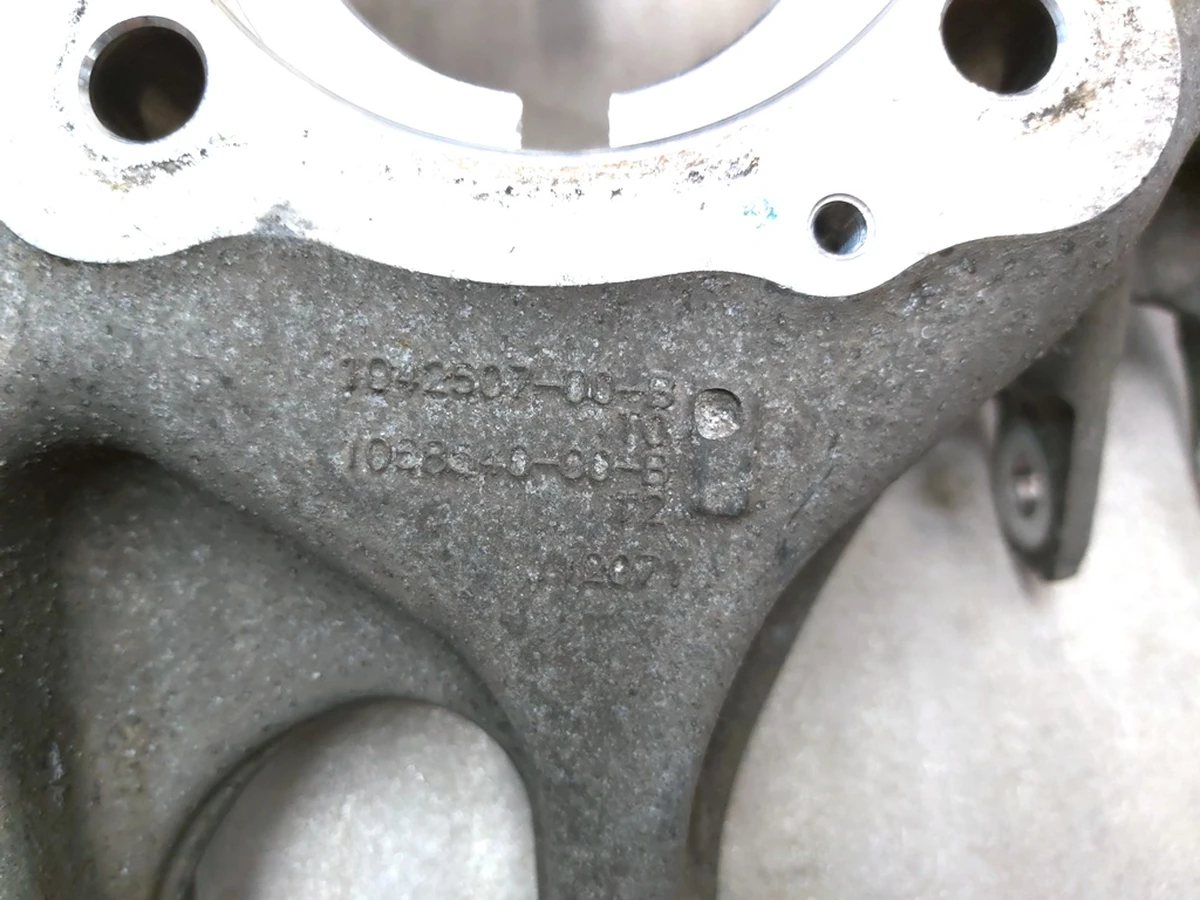 1 Кулак задній правий (цапфа) RWD Tesla S, model S REST 1042507-00-B