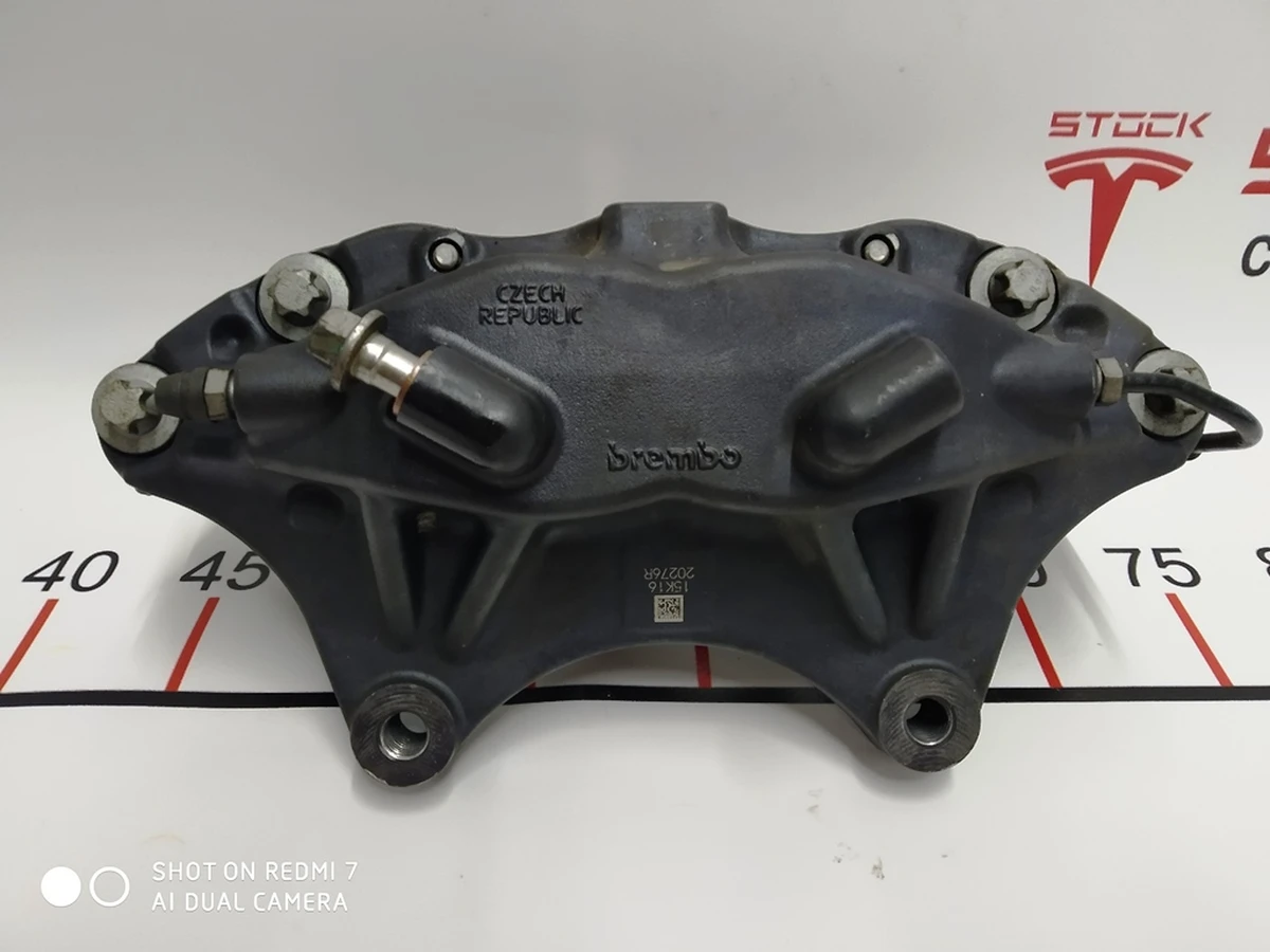 1 Суппорт тормозной передний правый BREMBO (WITH PADS BLACK) Tesla Model S, Model S REST, Model X 1042640-00-F