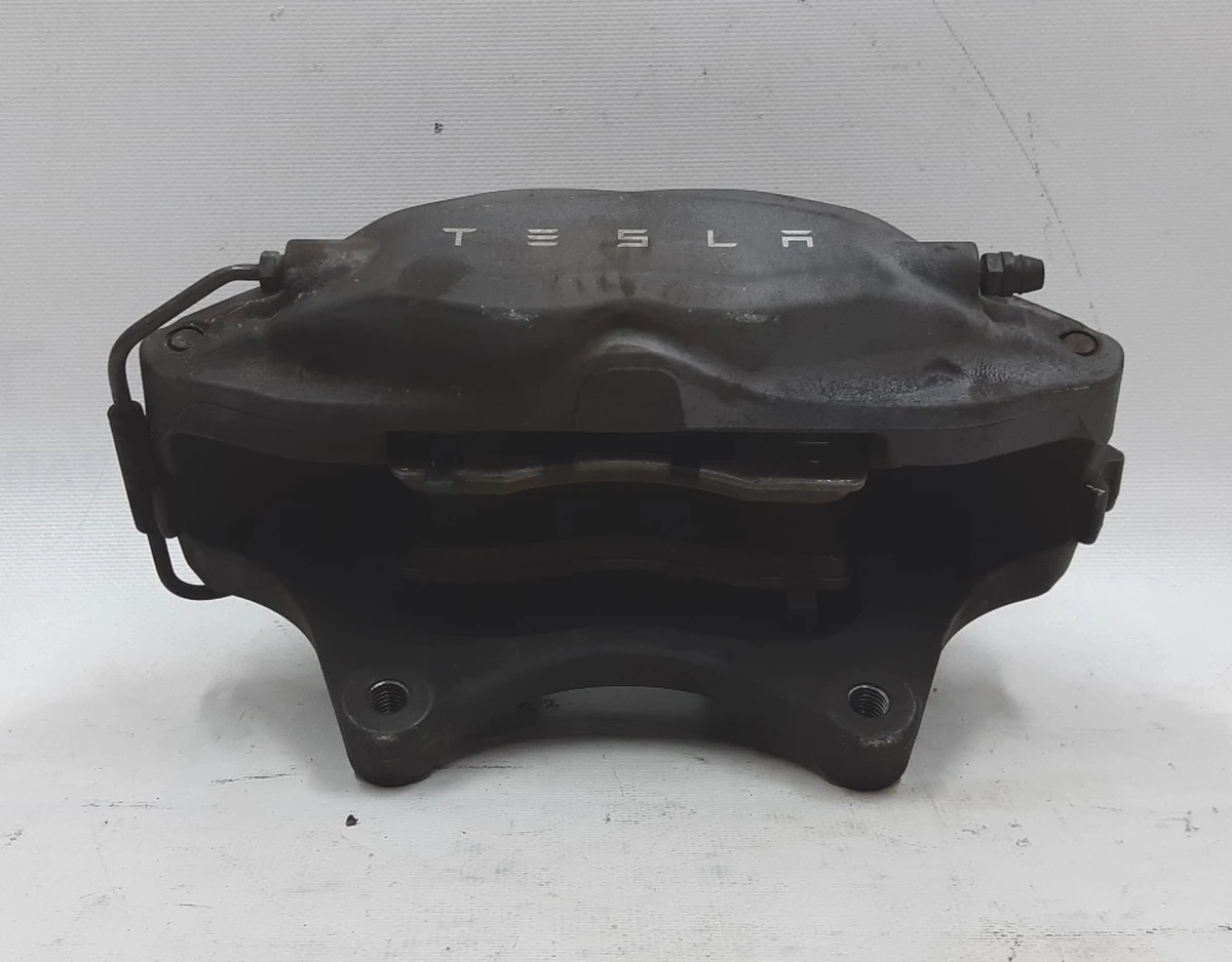 1 Суппорт тормозной передний правый (WITH PADS BLACK) с механическим контроллером износа тормозных колодок Tesla model S 1042640-00-F
