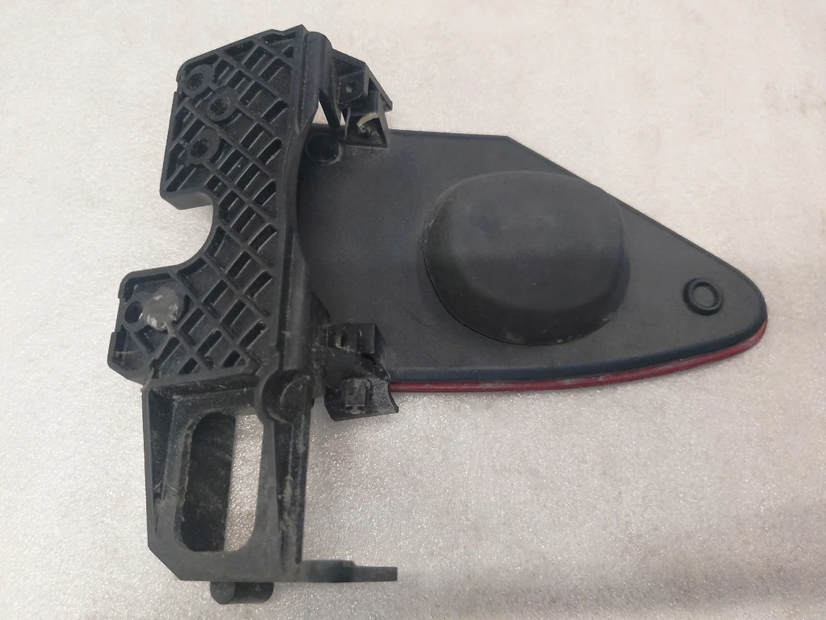 10 Кришка люка порту зарядки (відбивач) Tesla model S REST, model X 1038548-00-I