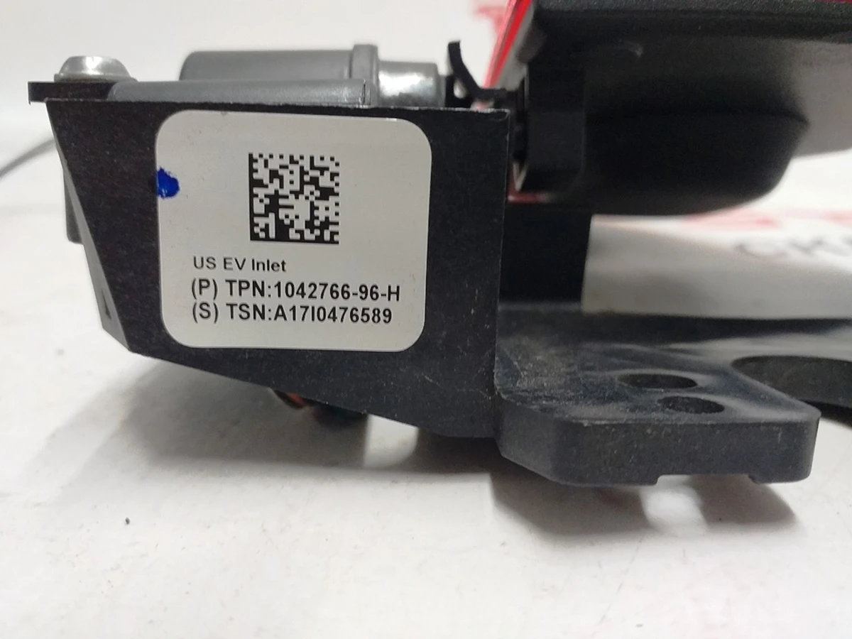 11 Люк порта зарядки с электроприводом Tesla model S REST, Tesla model X 1042766-96-H