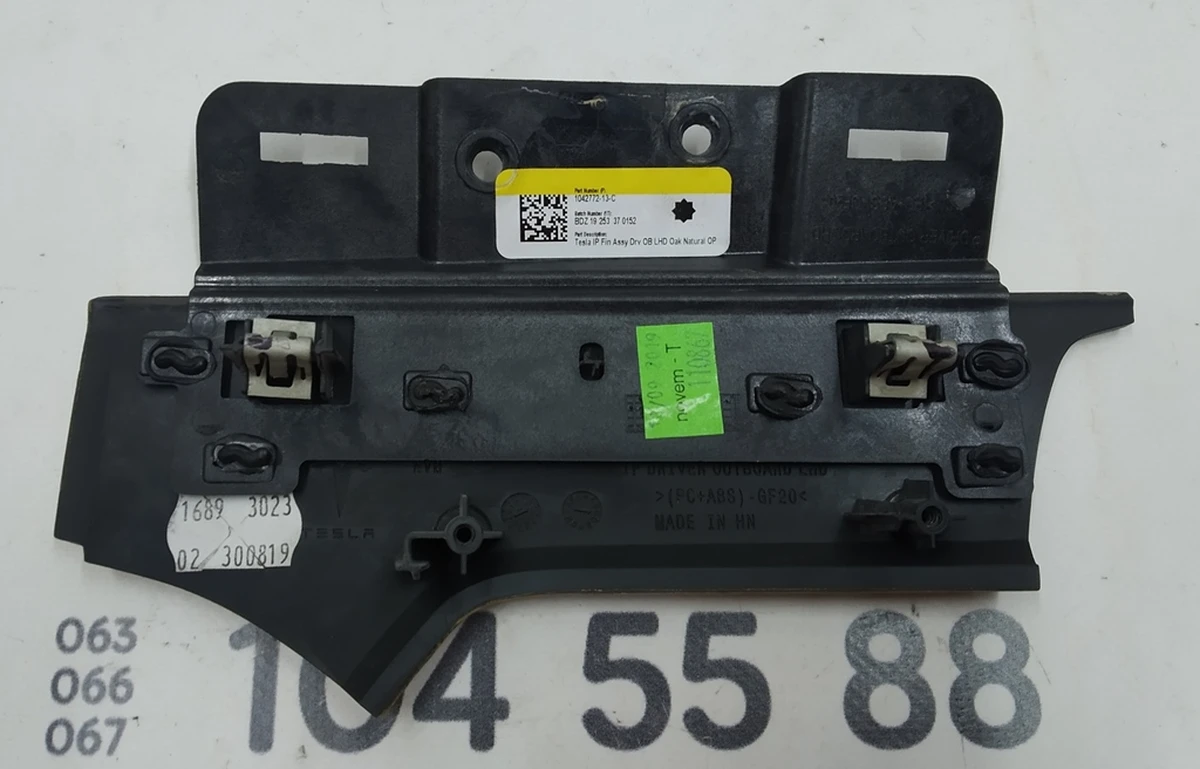 Декоративная накладка центральной панели водительская левая OAK NATURAL Tesla model X 1042771-13-E