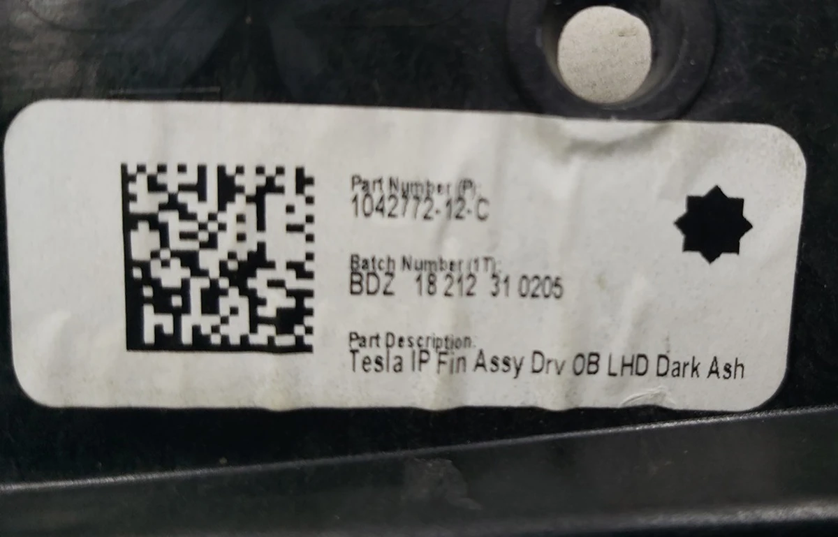 23 Декоративна накладка центральної панелі водійська ліва DARK ASH LHD NOVEM Tesla S REST model X