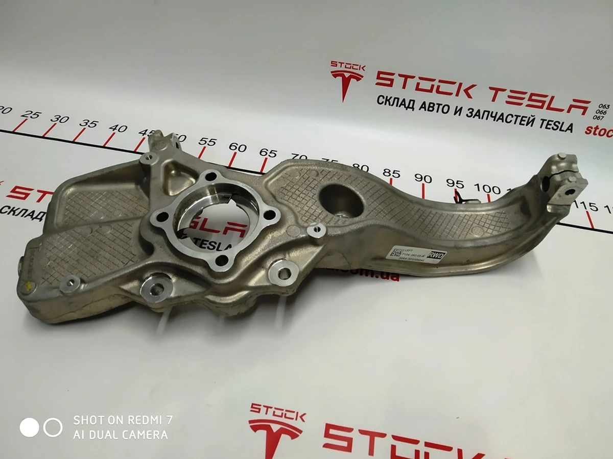 1 Кулак поворотний передній лівий Performance Tesla S 1043052-00-A