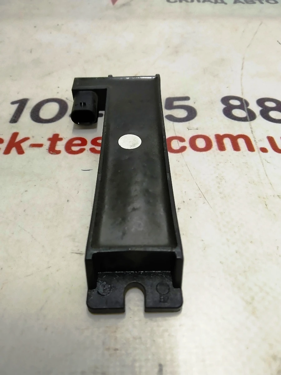 2 Антенна пассивного открытия автомобиля Tesla Model X 1043130-00-B