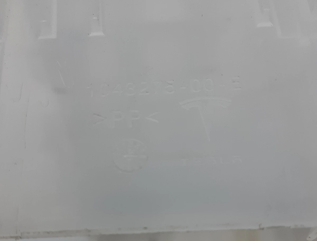 Кронштейн фиксации разъемов электропроводки кузова главной Tesla model X 1043275-00-E