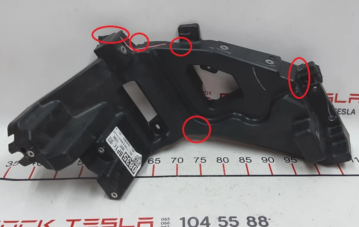 3 Кронштейн главной фары левый (шахта) с повреждением Tesla model X 1043357-00-F