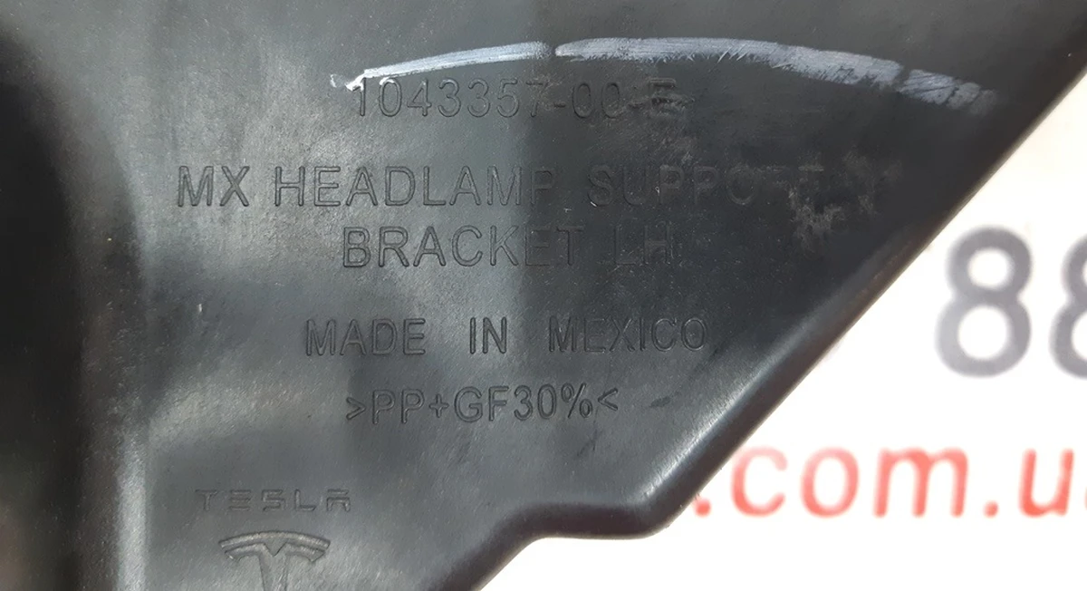 3 Кронштейн главной фары левый (шахта) с повреждением Tesla model X 1043357-00-F