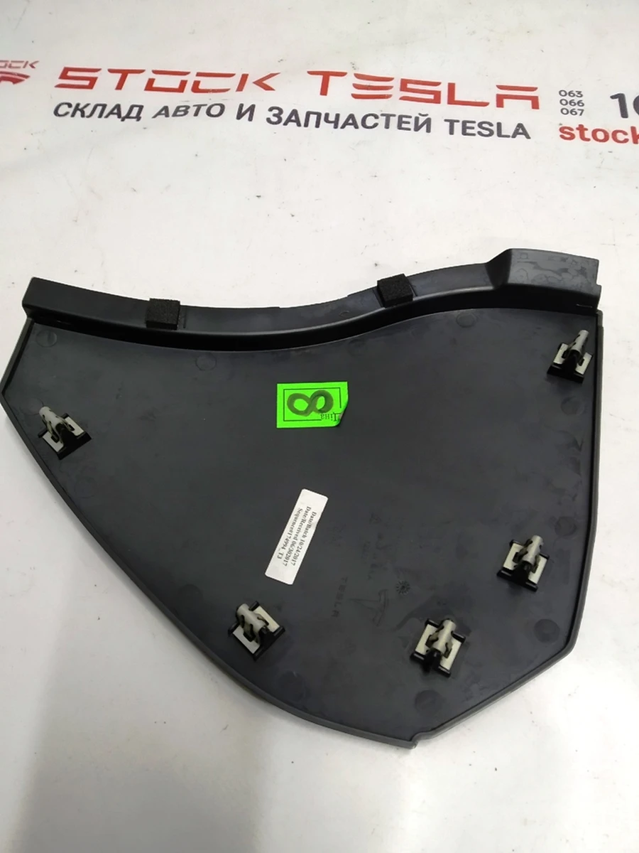Накладка торпеды боковая правая Tesla Model X 1043542-00-E
