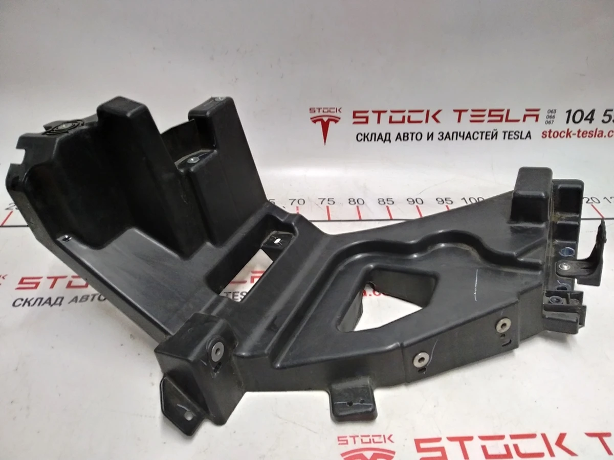 4 MX HEADLAMP SUPPORT BRACKET RH Tesla model X 1043612-00-F