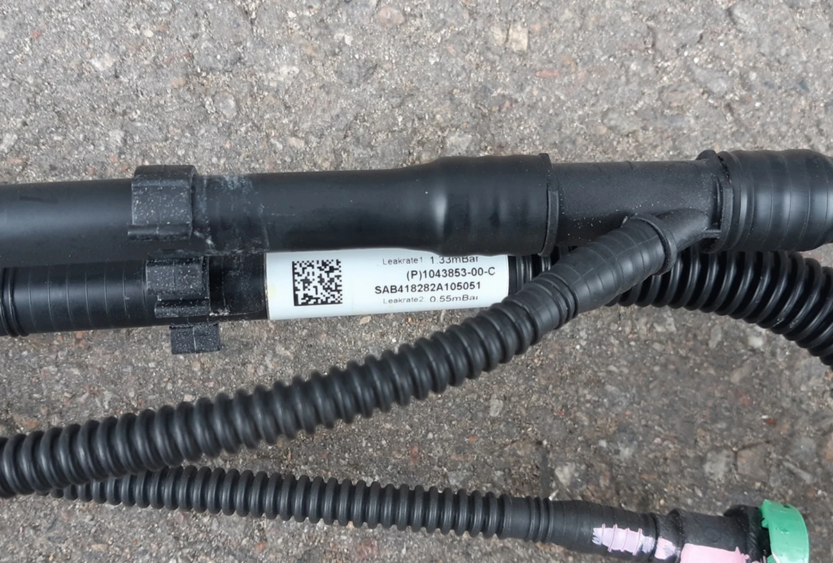 Branch pipe of the battery thermoregulation system left Tesla model S REST 1043853-00-C