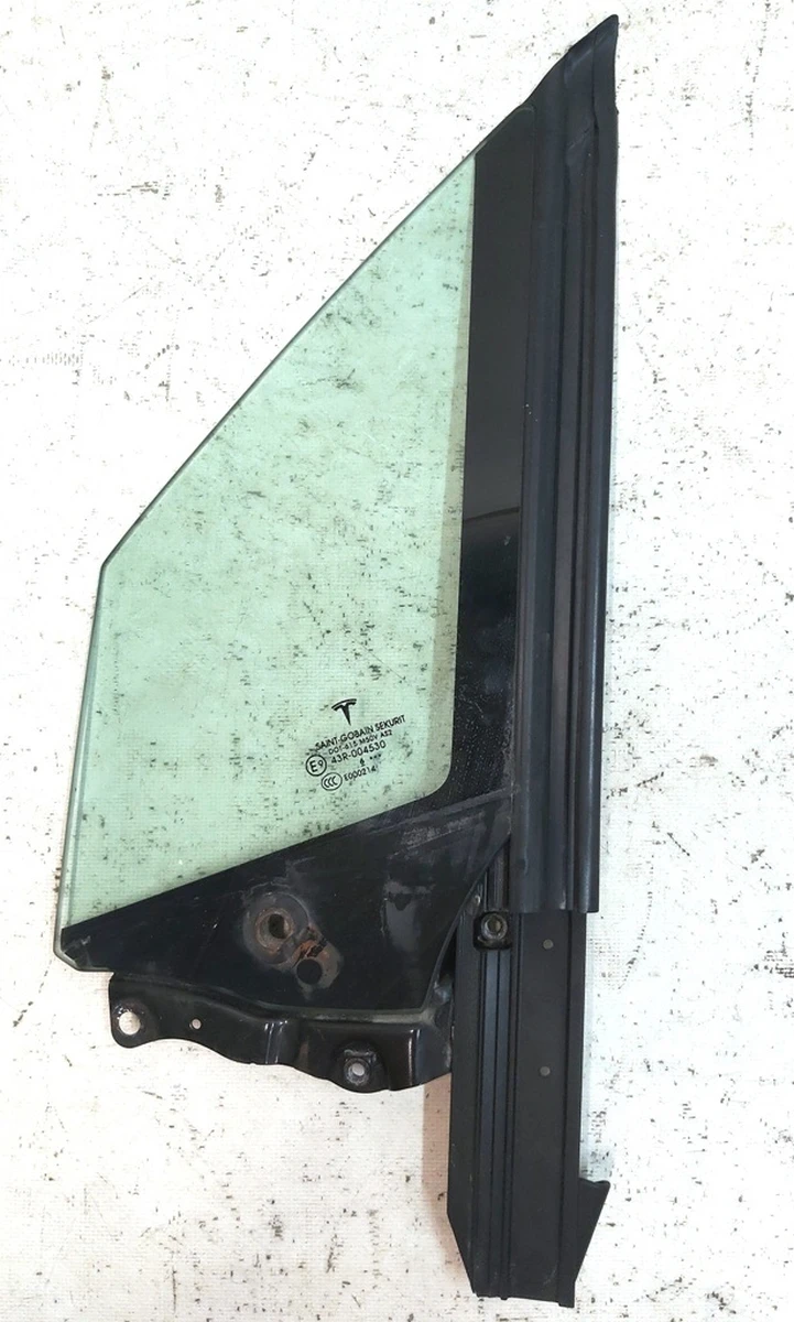 1 Кватирка передня ліва Tesla model X 1043897-00-K