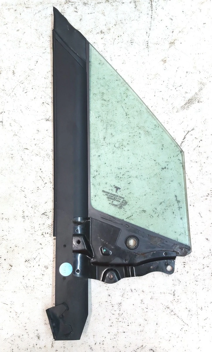 1 Кватирка передня ліва Tesla model X 1043897-00-K