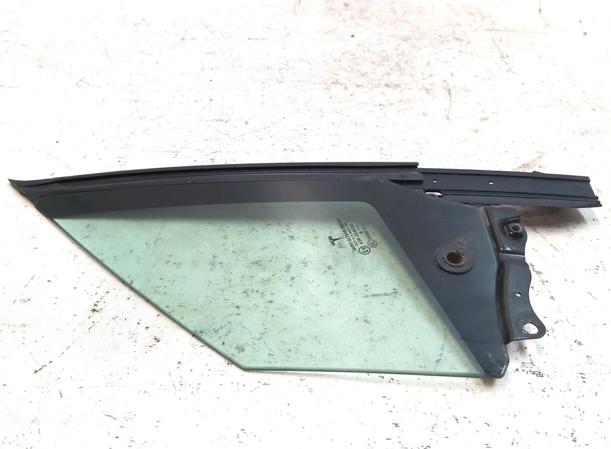 1 Кватирка передня ліва Tesla model X 1043897-00-K