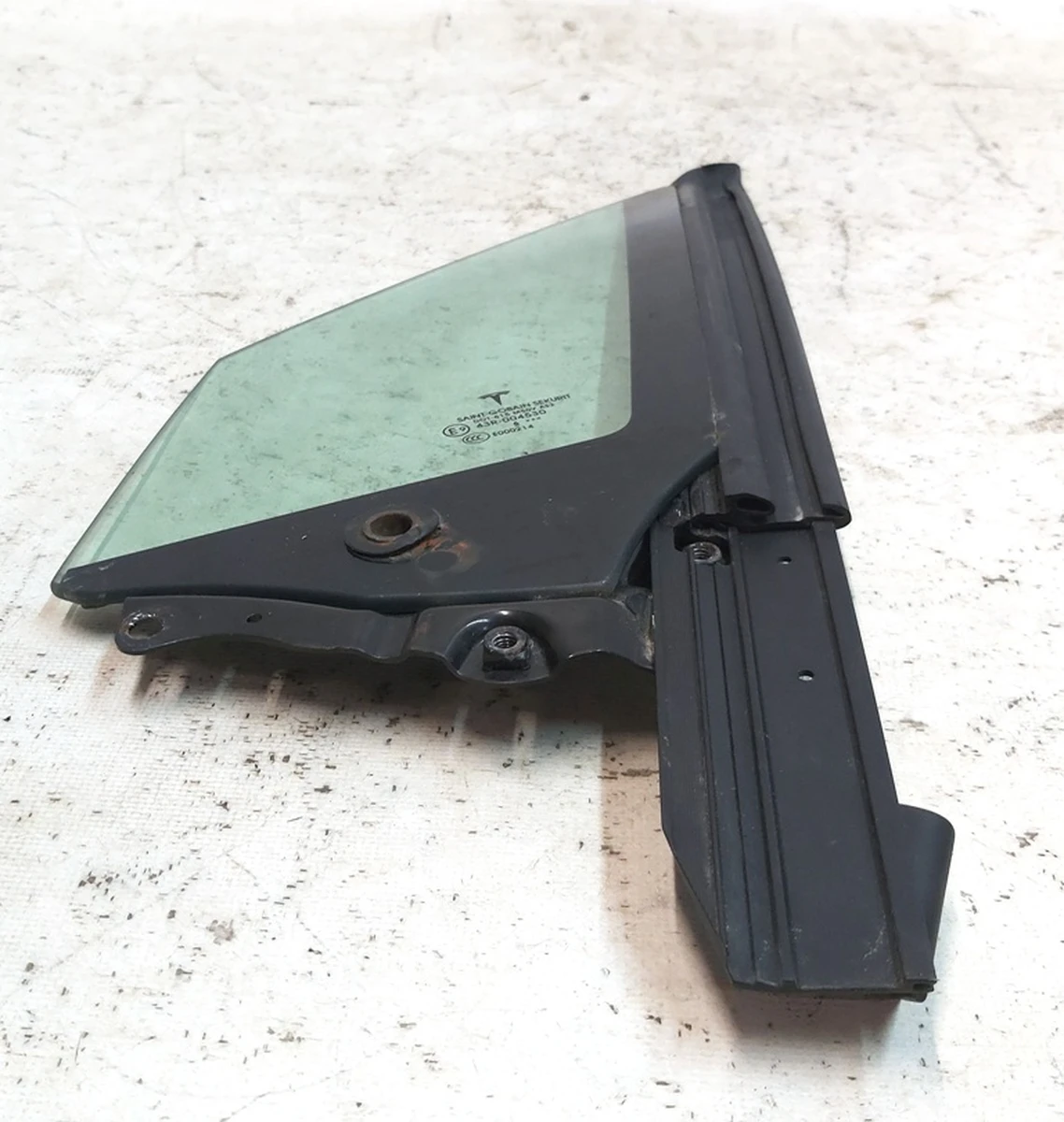 1 Кватирка передня ліва Tesla model X 1043897-00-K