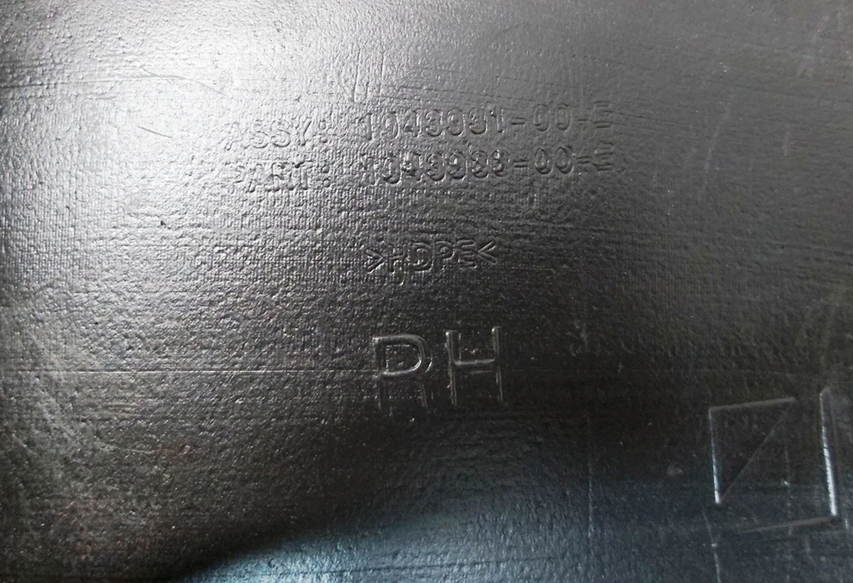 14 Повітропровід протитуманної фари правий у зборі NEW Tesla Model X 1043931