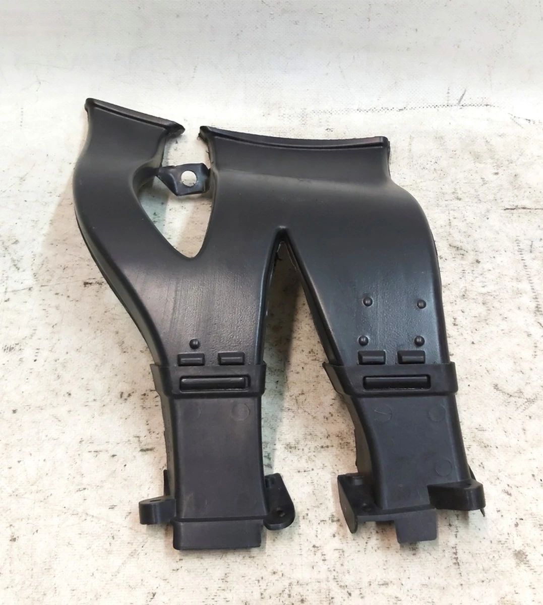 14 Повітропровід протитуманної фари правий у зборі NEW Tesla Model X 1043931