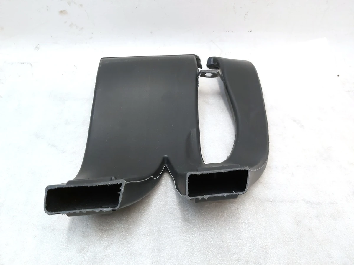 14 Воздуховод противотуманной фары правый Tesla model X 1043933-00-E