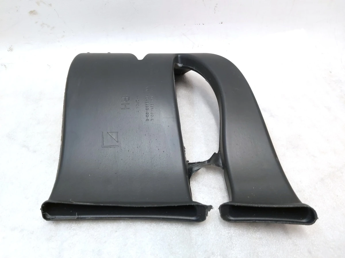 14 Воздуховод противотуманной фары правый Tesla model X 1043933-00-E