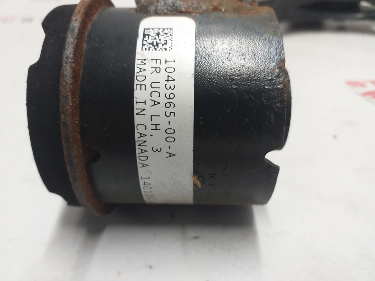 1 Рычаг верхний передний левый (подкова) AWD NEW Tesla model S, model S REST 1043965-00-B