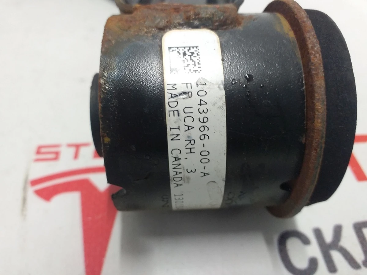 1 Важіль верхній передній правий (підкова) AWD Tesla model S, model S REST 1043966-00-B