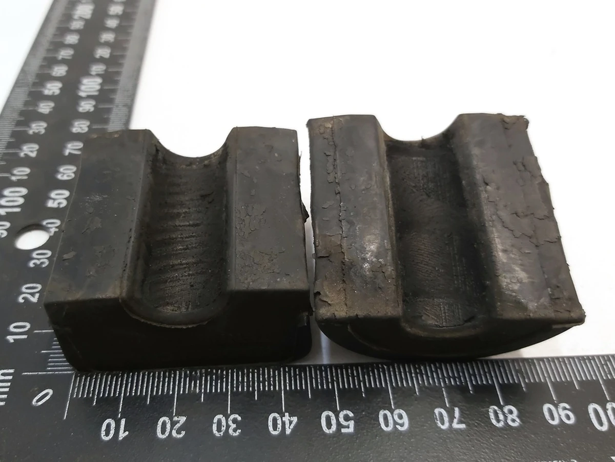 1 Rear stabilizer bushings (set, upper and lower part) for stabilizer 16mm Tesla Model 3, Model 3 Jan 2024 1044488-00-A