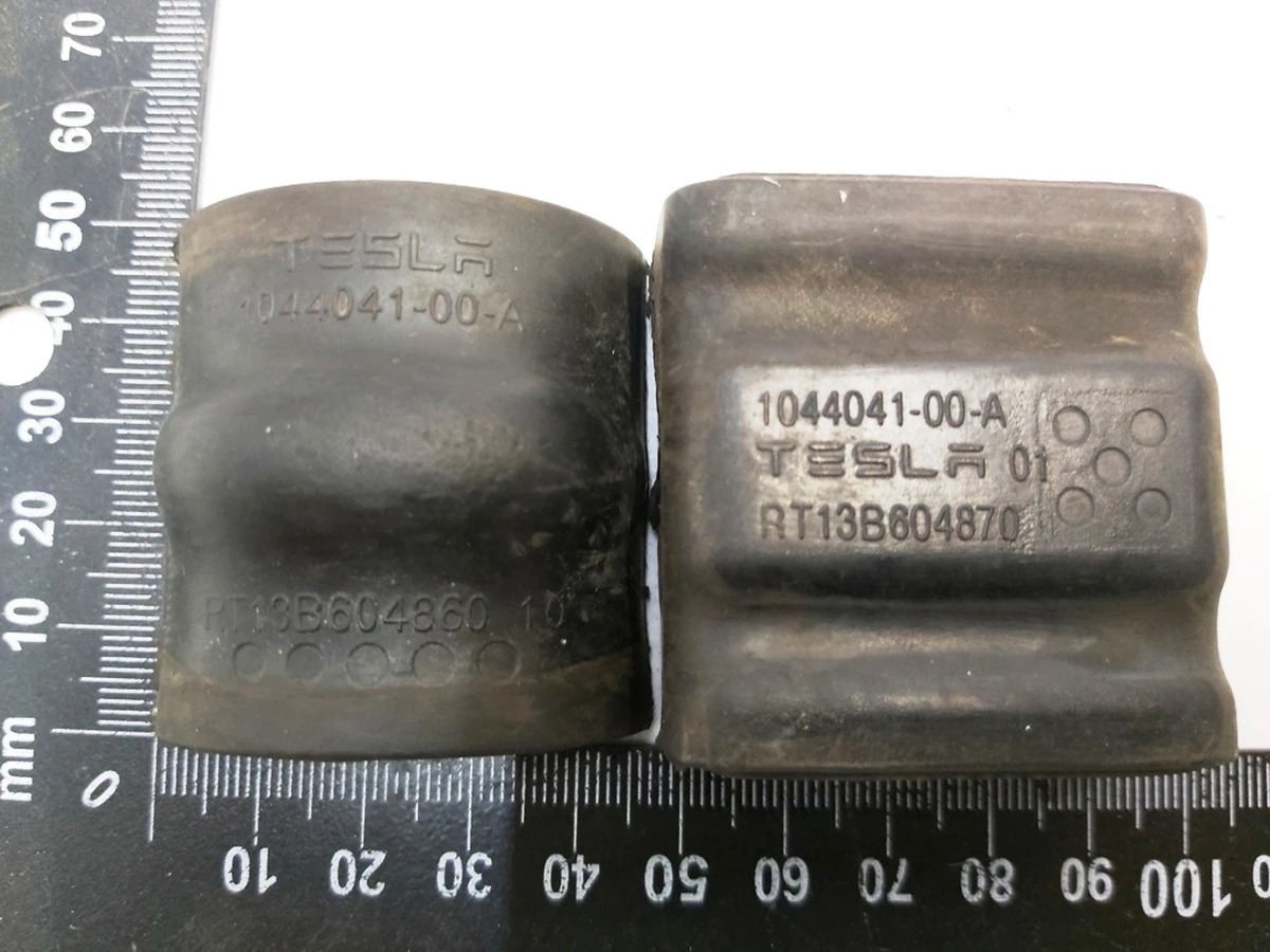 1 Rear stabilizer bushings (set, upper and lower part) for stabilizer 16mm Tesla Model 3, Model 3 Jan 2024 1044488-00-A
