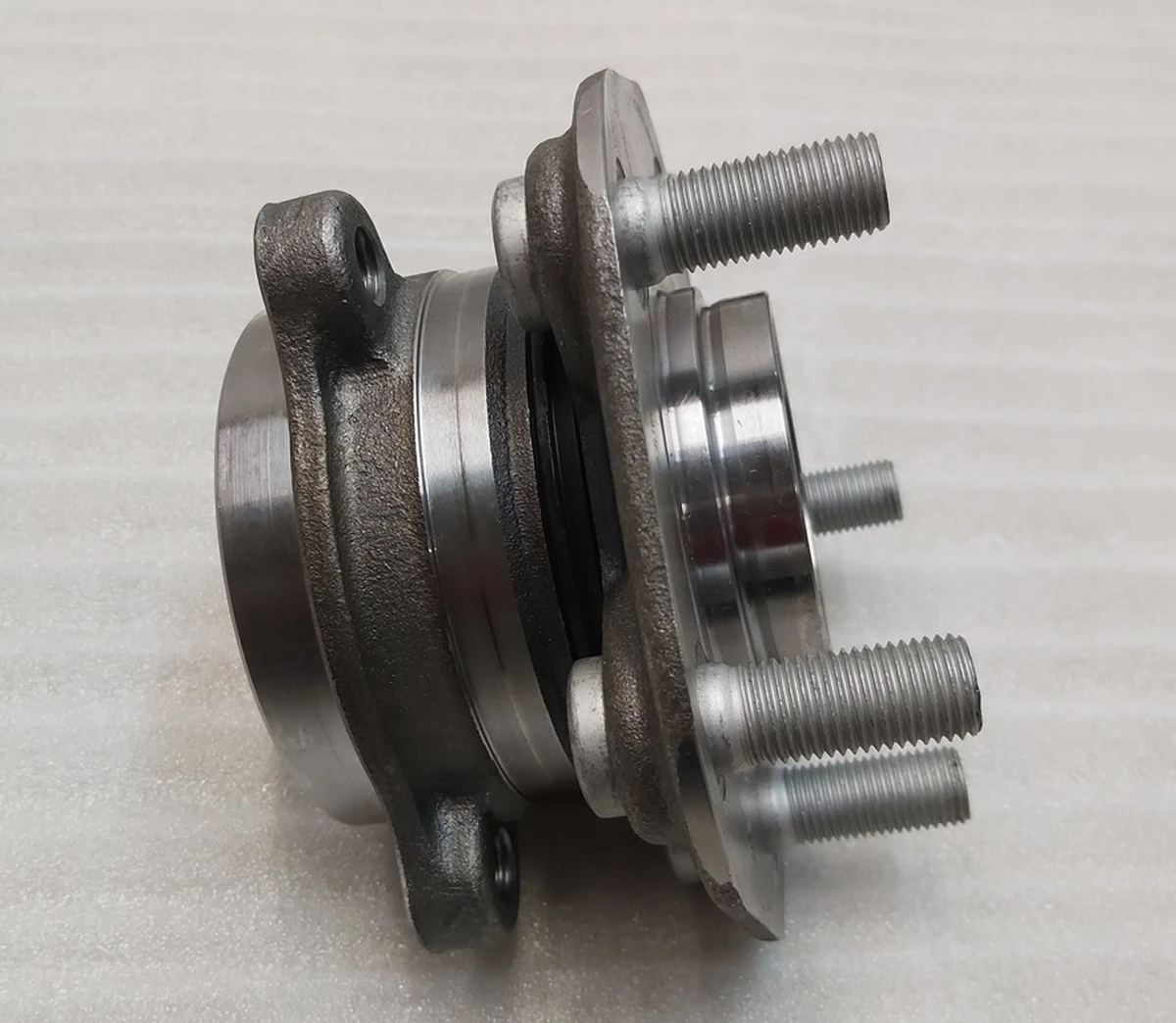 2 DRIVEN HUB 150MM FLANGE RWD AWD Tesla Model 3, Model 3 Jan 2024, Model Y 1044121-00-E