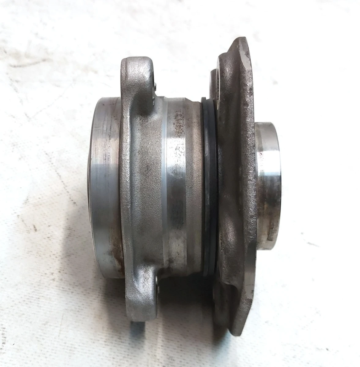 2 Front drive AWD hub without studs substandard Tesla model 3, model 3 Jan 2024, model Y 1044121-00-E