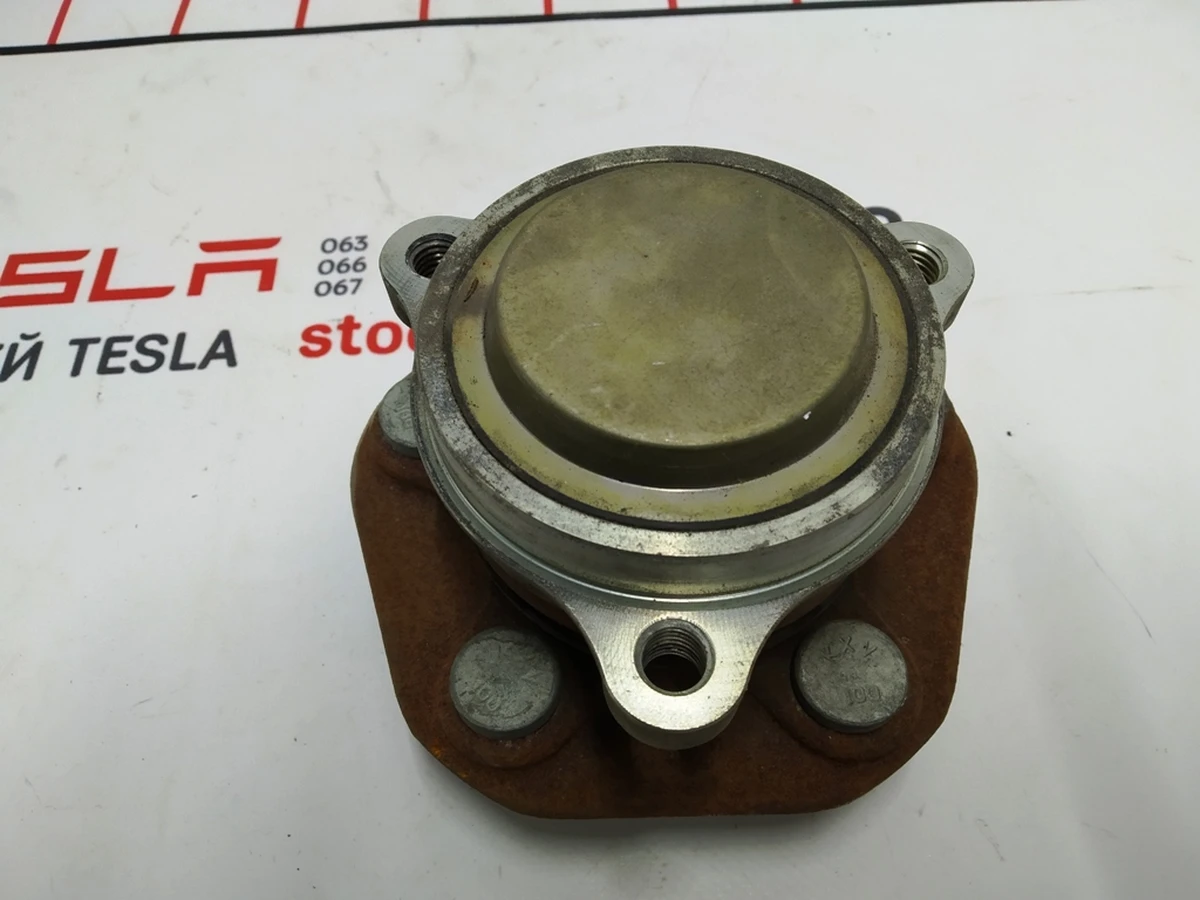 2 Ступица передняя левая правая RWD Tesla model 3 1044122-00-E