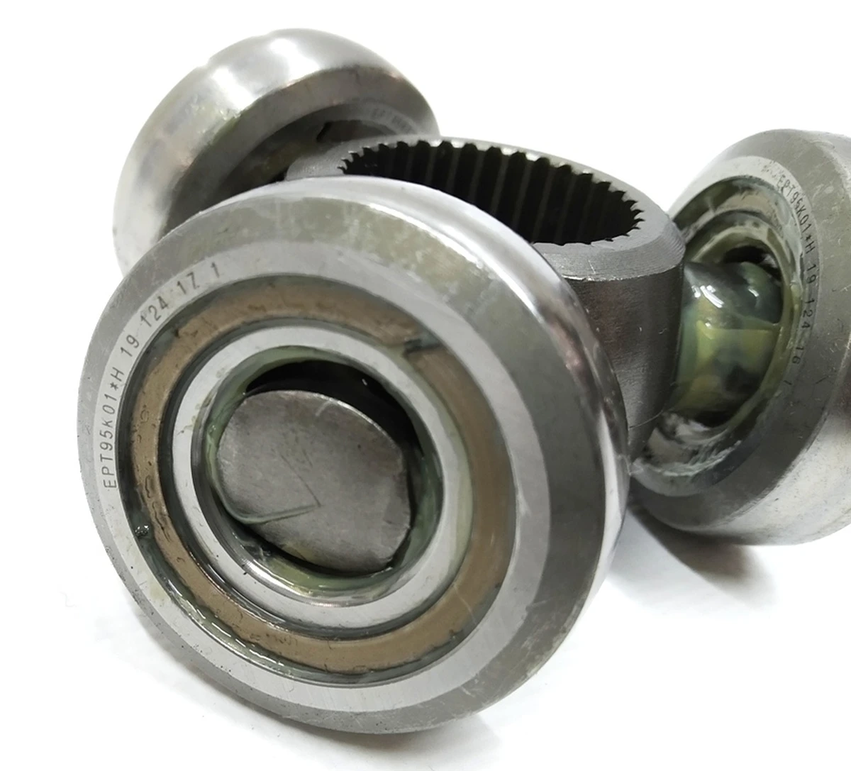 Трипоїдний підшипник внутрішнього шрусу Tesla model 3 1044161-00-D