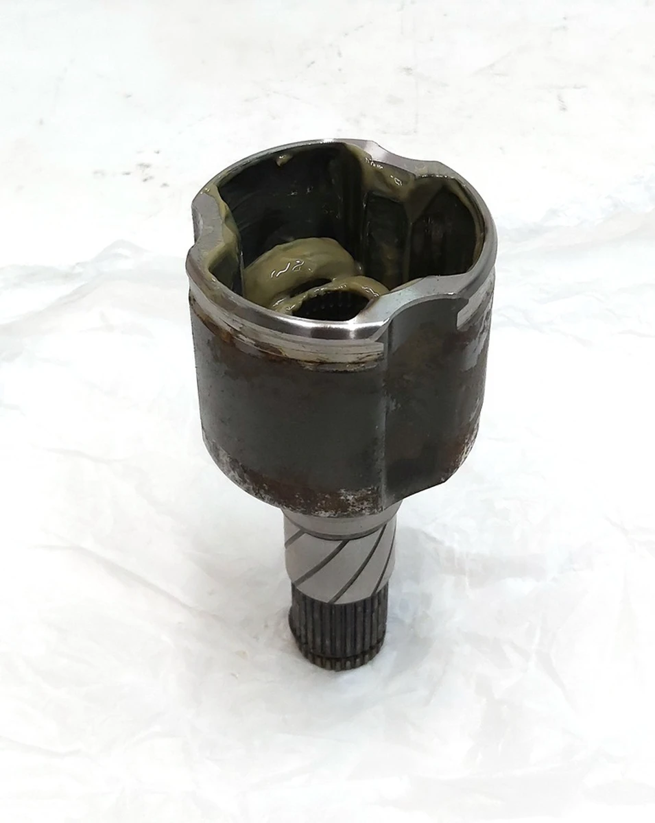 1 Шрус внутренний приводного вала (граната) в сборе с тришипом и стопорным кольцом Tesla model 3 1044161-00