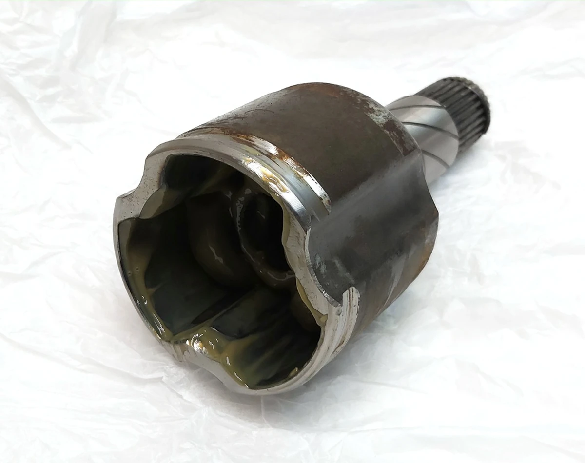 1 Шрус внутренний приводного вала (граната) в сборе с тришипом и стопорным кольцом Tesla model 3 1044161-00