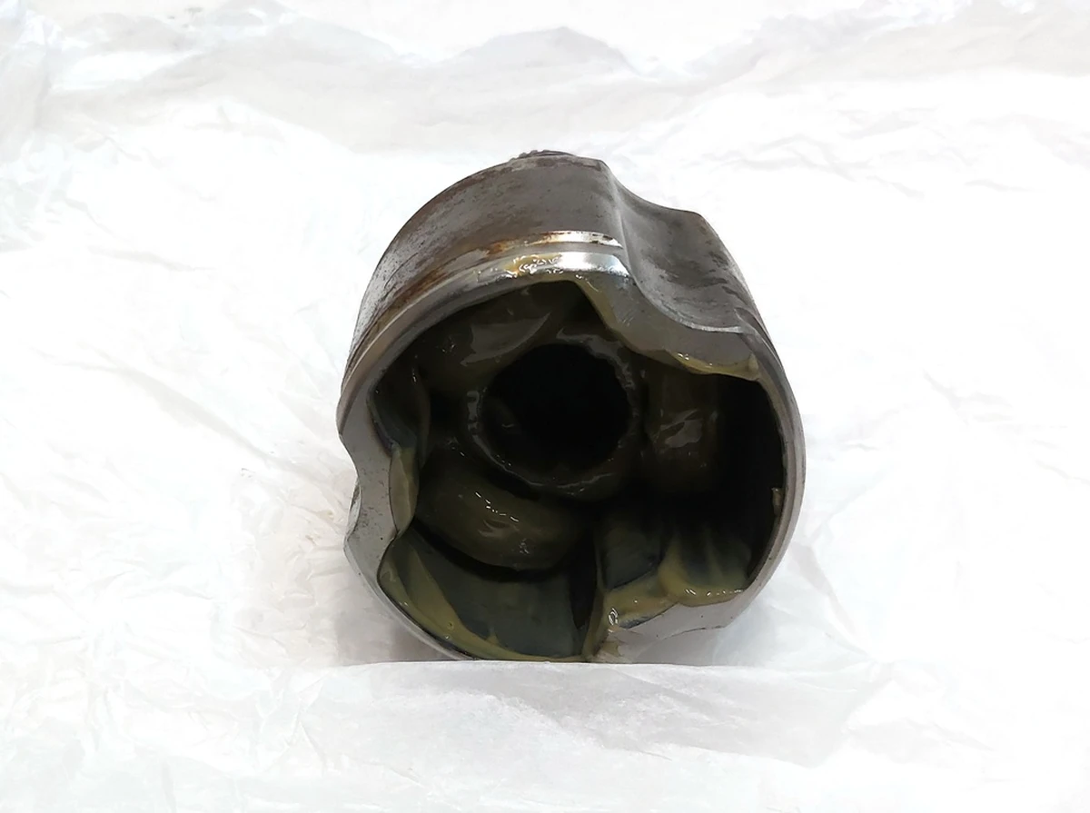 1 Шрус внутренний приводного вала (граната) в сборе с тришипом и стопорным кольцом Tesla model 3 1044161-00