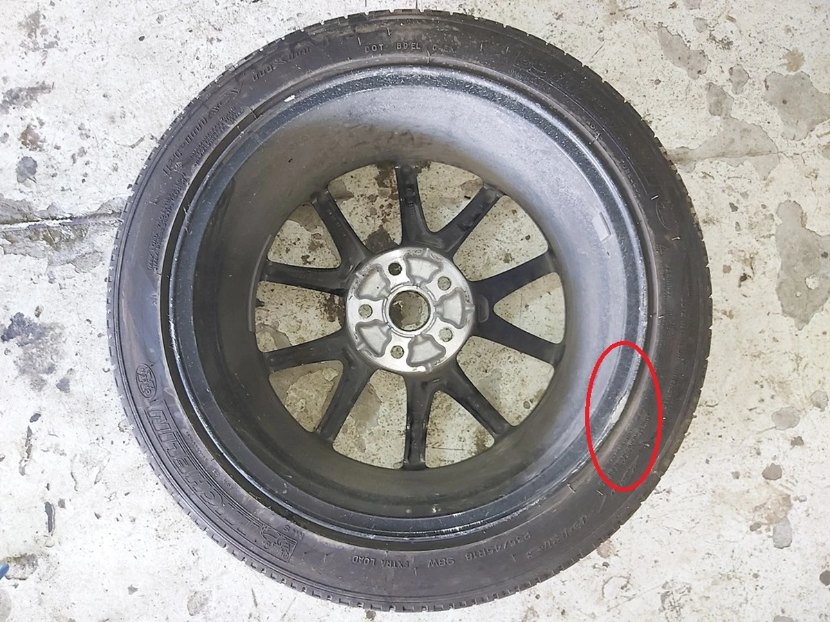 1 Колесо в зборі з пошкодженням (диск 18*8.5J AERO шина Michelin Primacy 235/45 R18 датчик TPMS протектор 5,99 мм) Tesla model 3 1234221-00-C