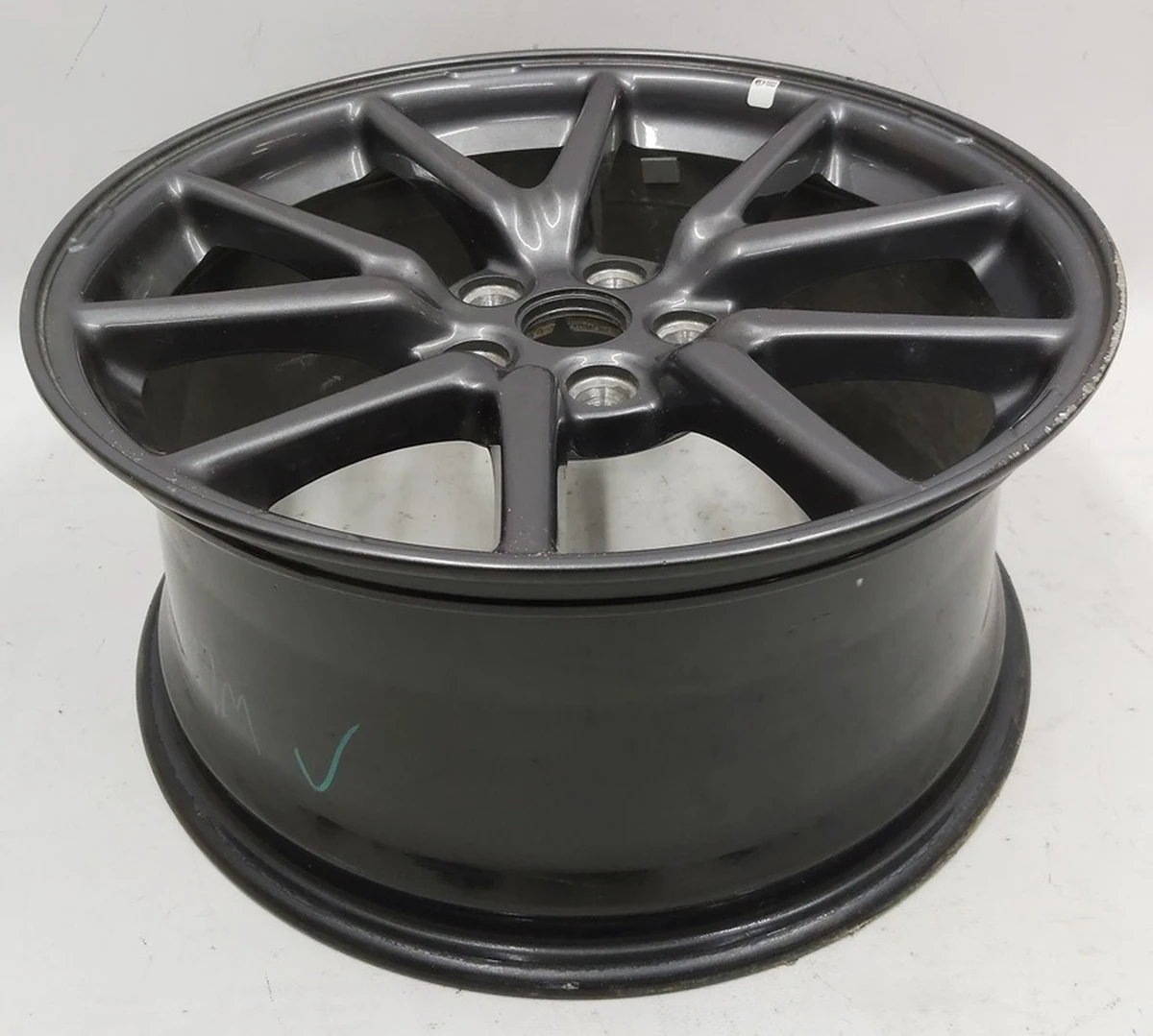 1 Диск колесный 18X8.5J ET40 AERO с повреждением Tesla model 3 1234221-00-C