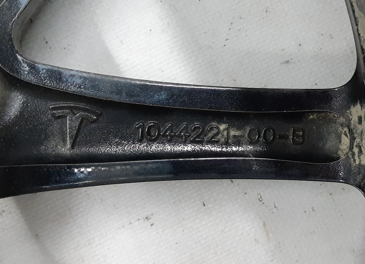 1 Диск колісний 18X8.5J ET40 AERO з пошкодженням Tesla model 3 1234221-00-C