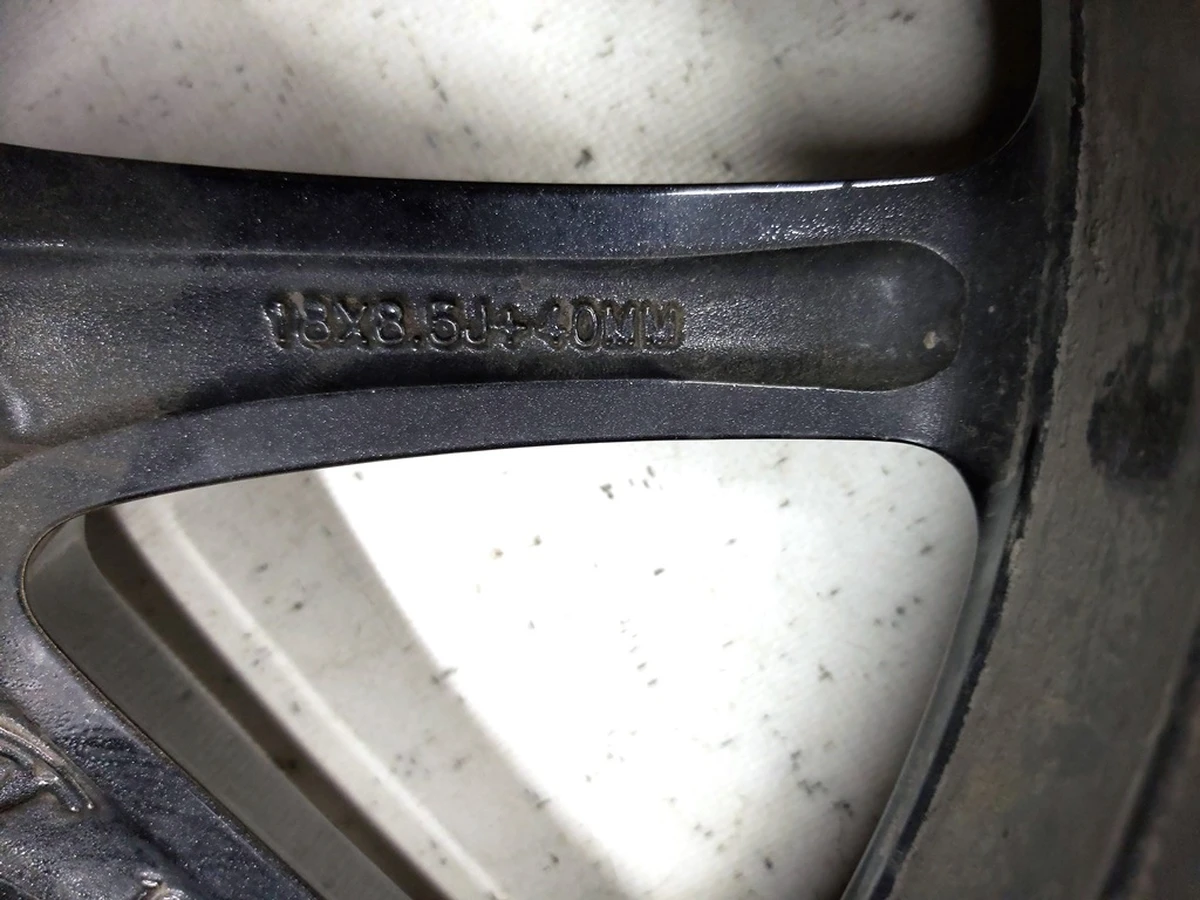 1 Диск колесный 18X8.5J ET40 AERO с повреждением Tesla model 3 1234221-00-C