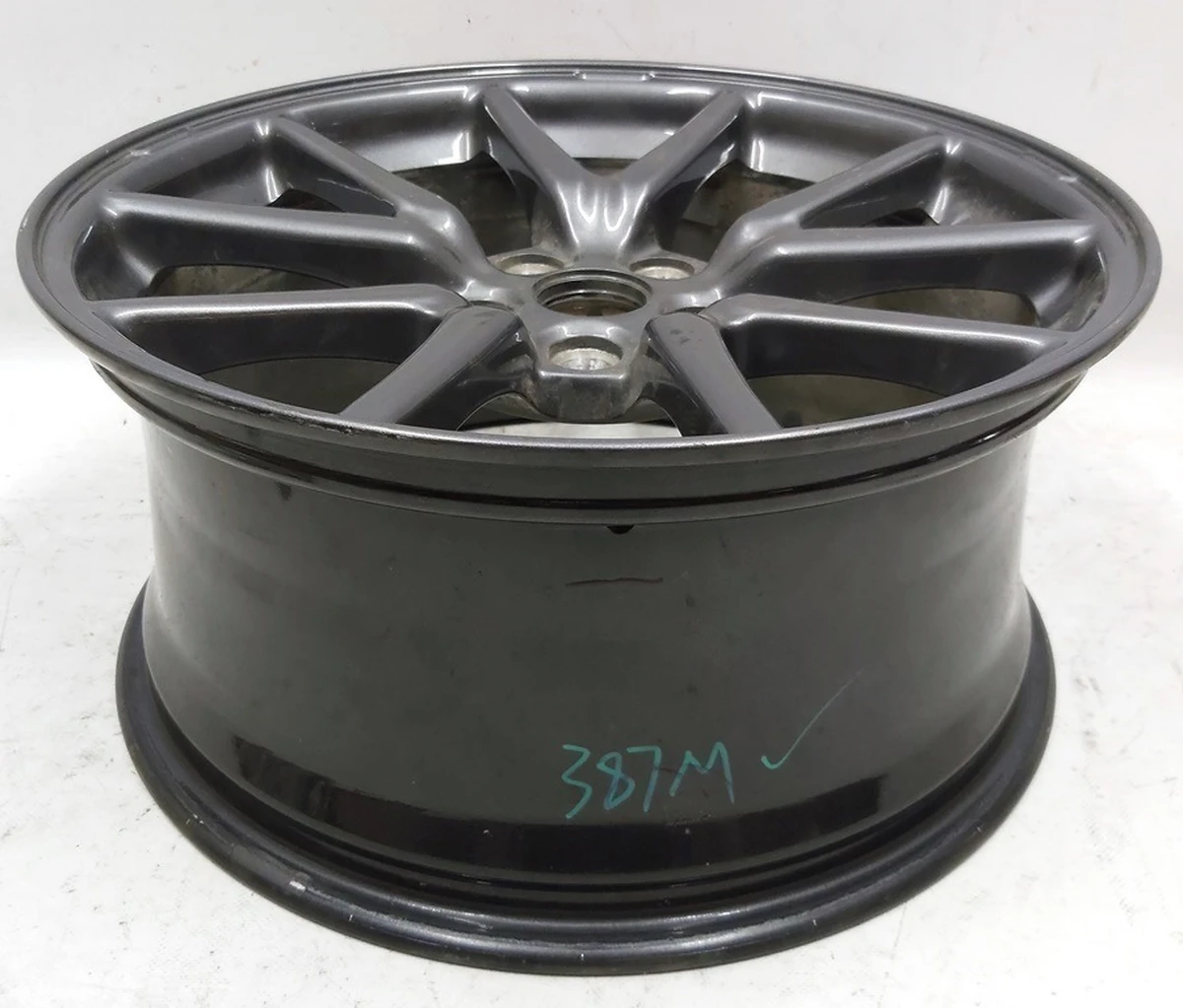 1 Диск колесный 18X8.5J ET40 AERO с повреждением Tesla model 3 1234221-00-C