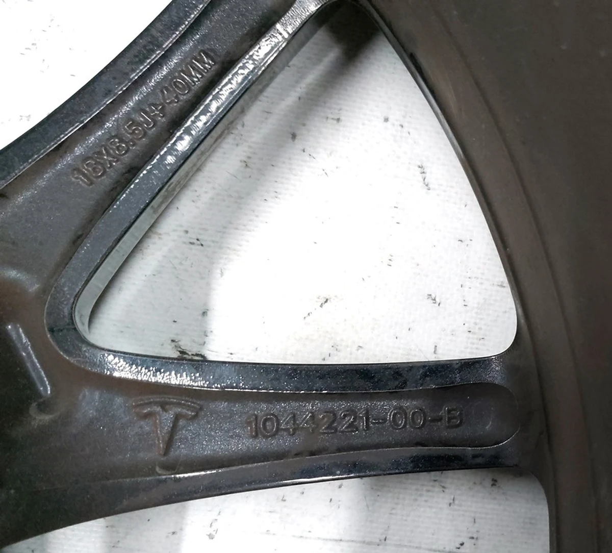 1 WHEEL, 18X8.5J ET40, AERO damaged Tesla model 3 1234221-00-C
