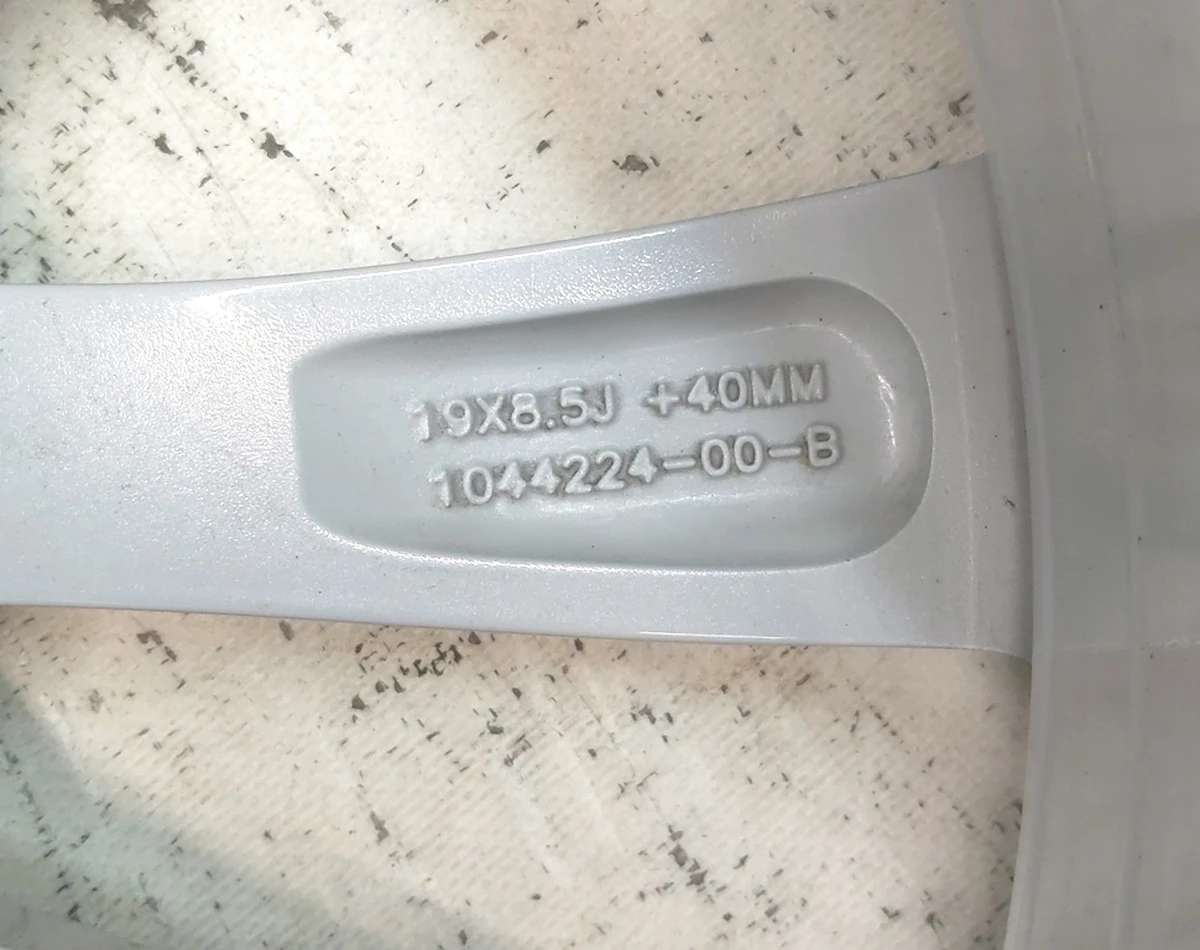 Колісний диск 19X8.5 ET40, SPORT з пошкодженням Tesla model 3 1234224-00-B