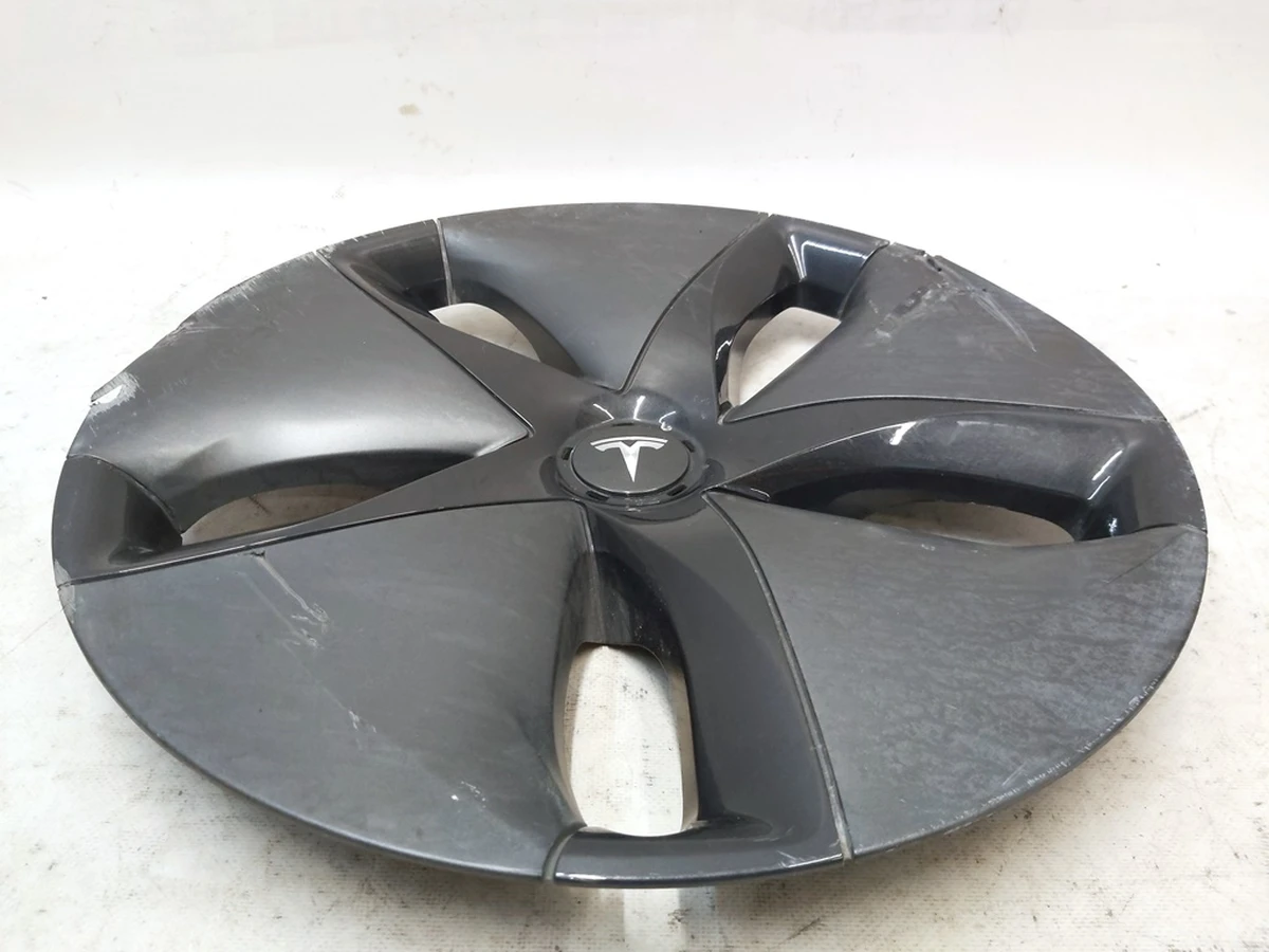 6 Колпак колесный (18 дюймов) AERO с повреждением Tesla Model 3 1044231-99-B