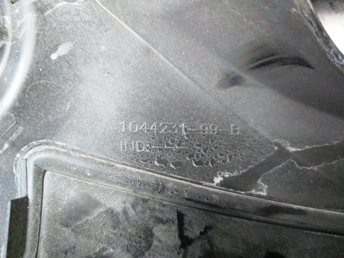 6 Колпак колесный (18 дюймов) AERO с повреждением Tesla Model 3 1044231-99-B