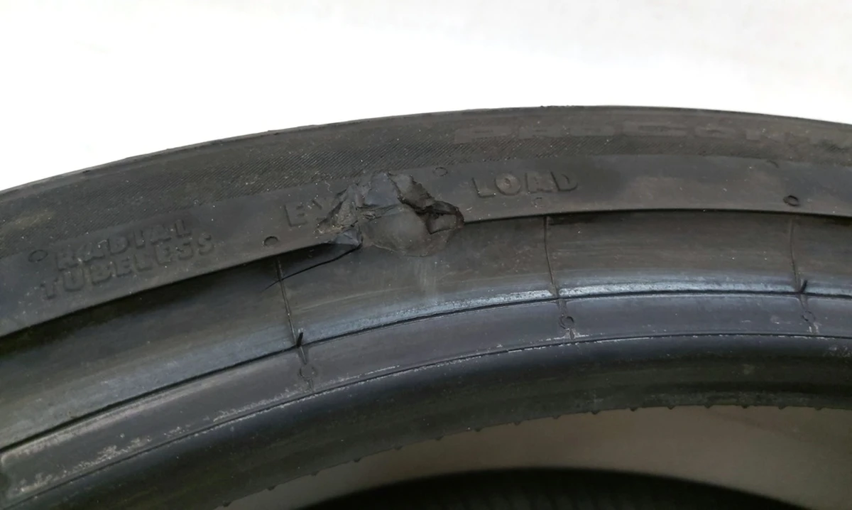 1 235/40R19 96W A/S CONTINENTAL PROCONTACT RX TIRE 6,27mm Tesla model 3 1044255-00-A