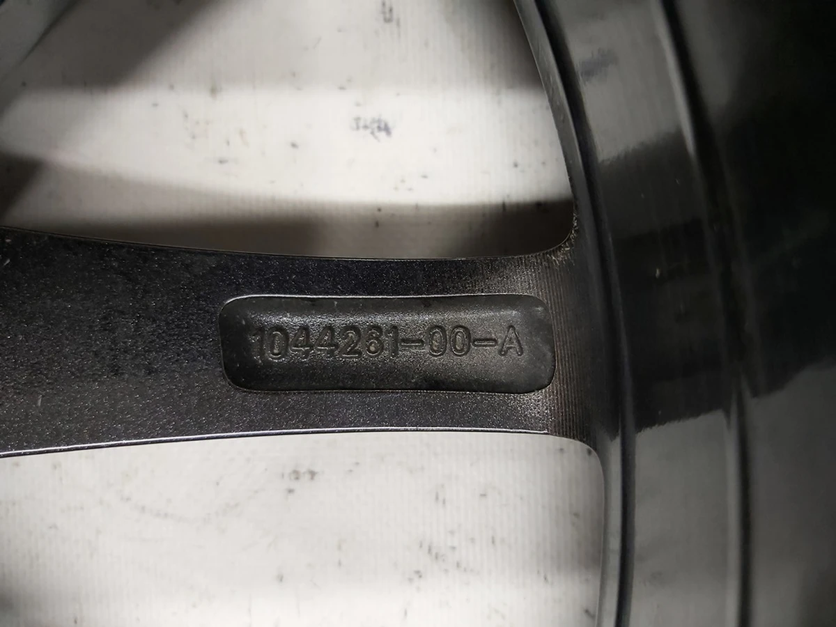 1 Диск колесный 18X8.5J-40 AERO 279 23 DOT-T Tesla model 3 1044261-00-A
