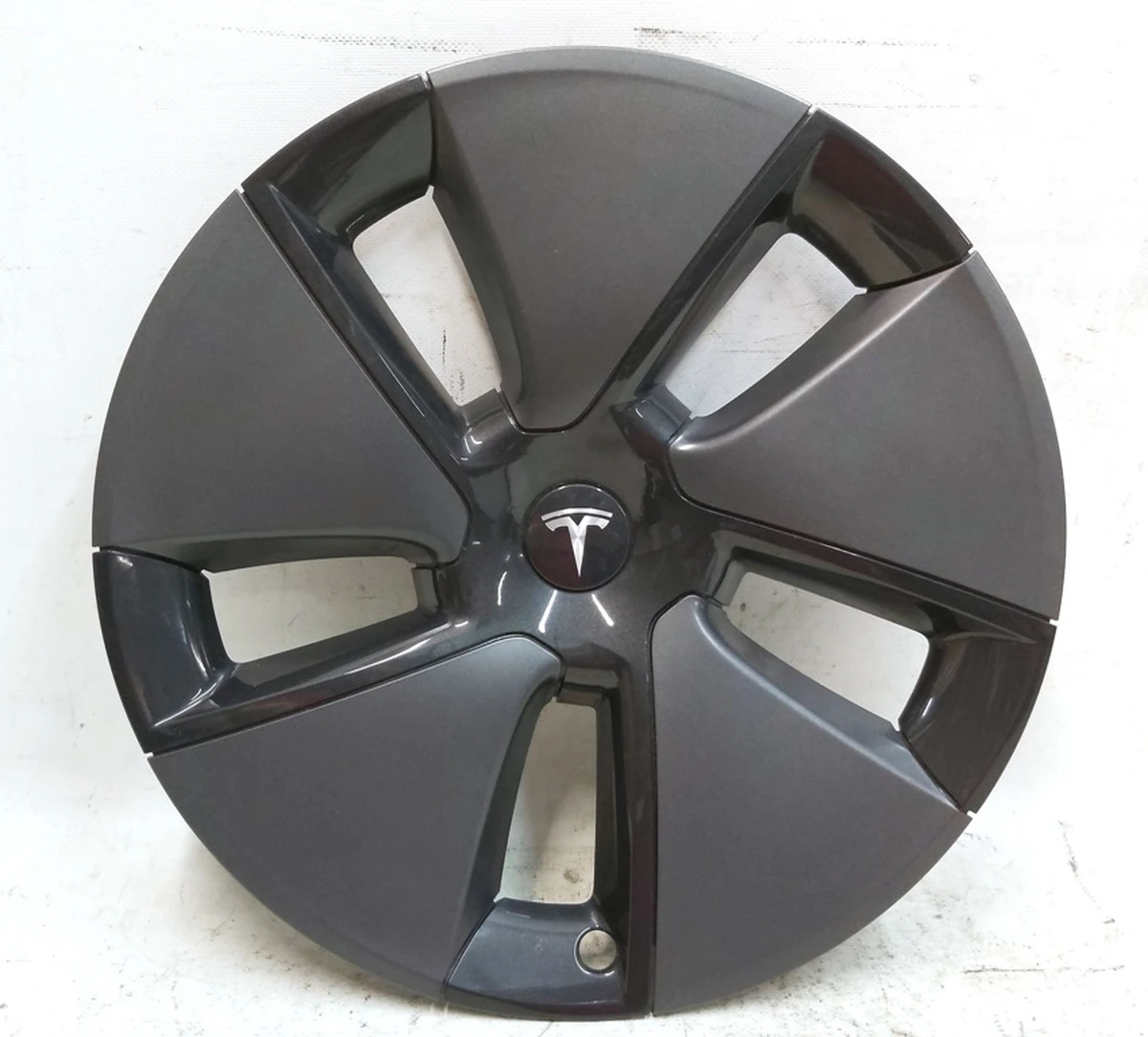 11 Колпак колесный (18 дюймов) б/в Tesla model 3 1044271-00-C